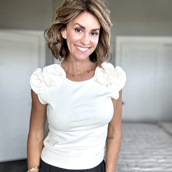 J.Crew Vintage Rib Rosette Tee Shirt Ivory Romantic Stretch Slim Large NWT - Picture 9 of 9